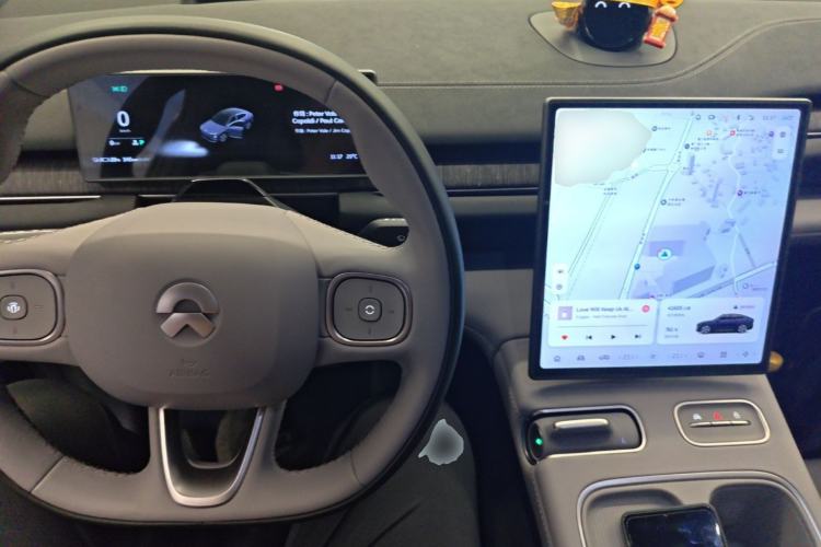 Used Nio EC6 2024 75 kWh Center Console