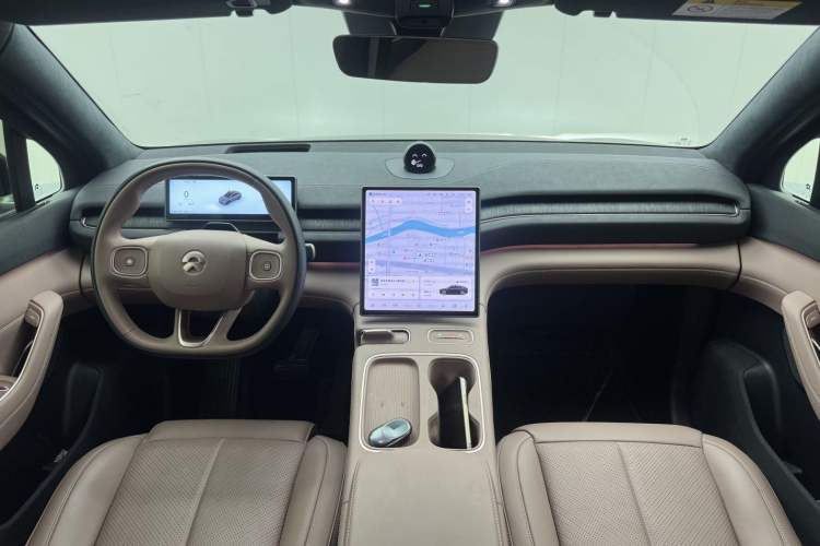 Used Nio EC6 2024 75 kWh Center Console