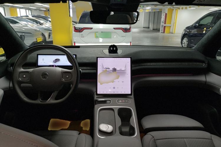 Used Nio EC6 2024 75 kWh Center Console
