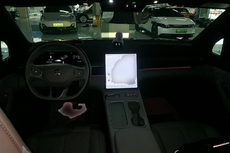 Used Nio EC6 2024 75 kWh Center Console