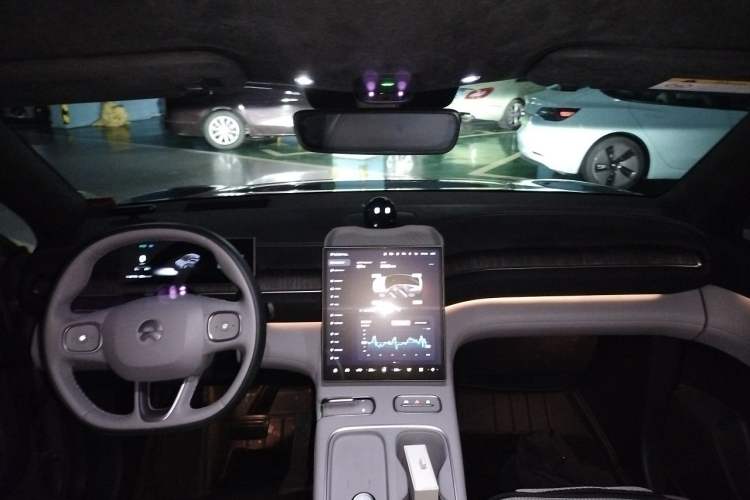 Used Nio EC6 2024 100 kWh Center Console