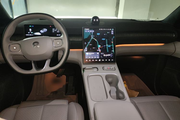 Used Nio EC6 2024 75 kWh Center Console
