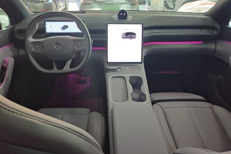 Used Nio EC6 2024 75 kWh Center Console