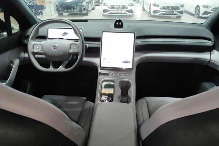 Used Nio EC6 2024 75 kWh Center Console