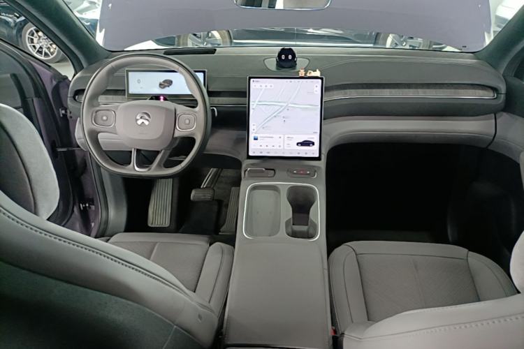 Used Nio EC6 2024 75 kWh Center Console