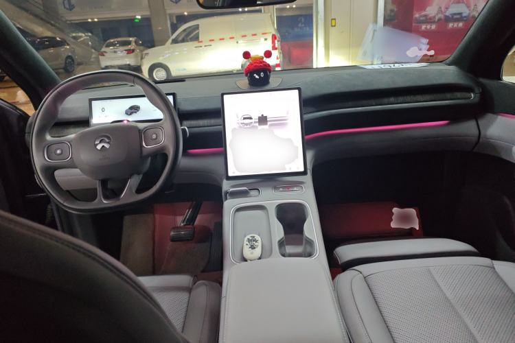 Used Nio EC6 2024 75 kWh Center Console