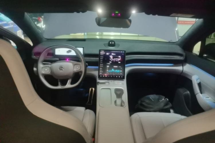 Used Nio EC6 2024 75 kWh Center Console