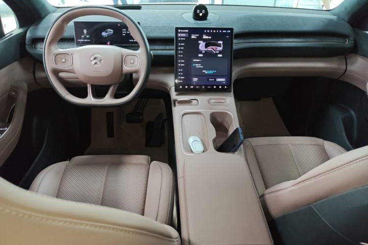Used Nio EC6 2024 75 kWh Center Console