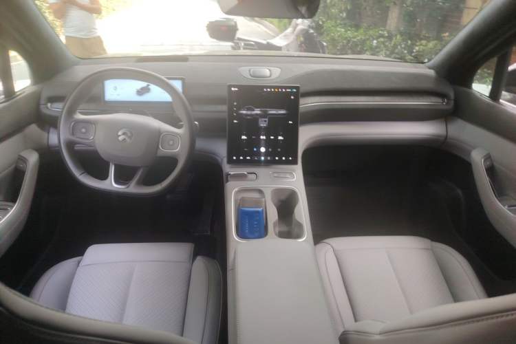 Used Nio EC6 2024 75 kWh Center Console