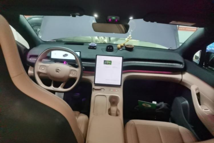 Used Nio EC6 2024 75 kWh Center Console