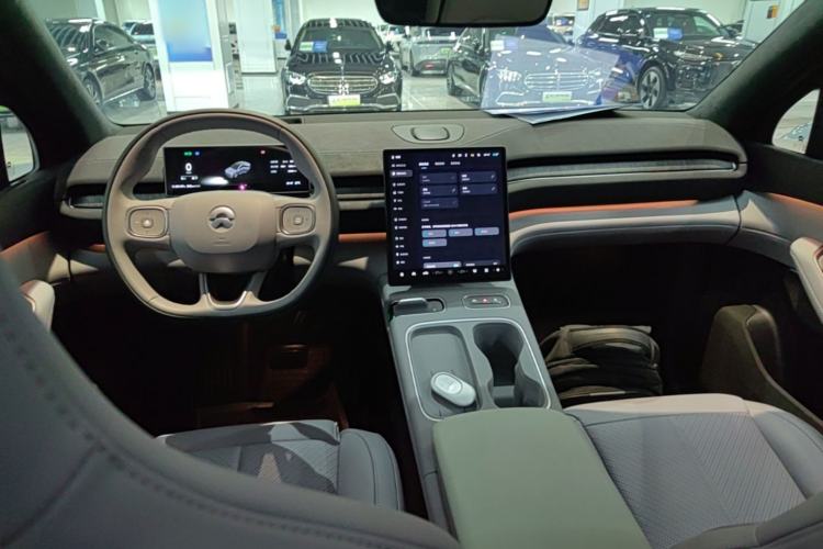 Used Nio EC6 2024 75 kWh Center Console