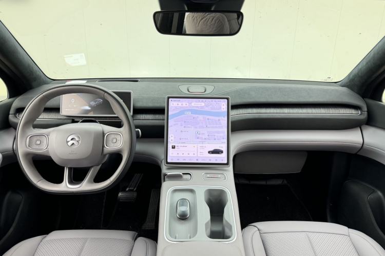 Used Nio EC6 2024 75 kWh Center Console