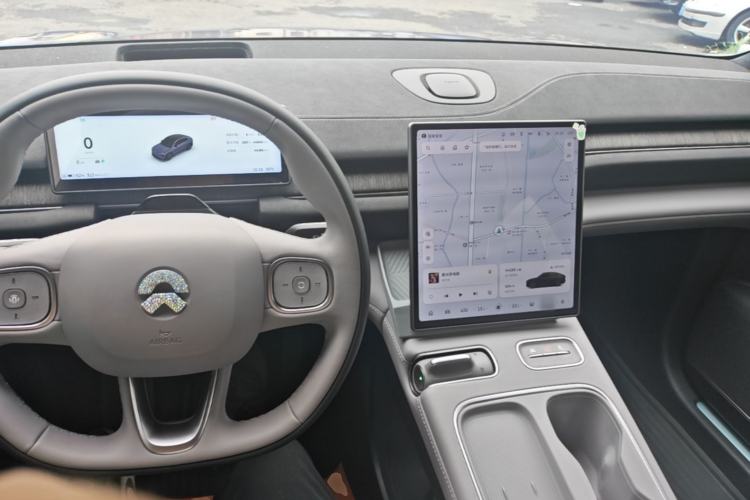 Used Nio EC6 2024 75 kWh Center Console