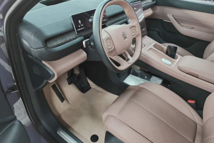 Used Nio EC6 2024 75 kWh Driver Seat