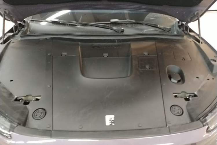 Used Nio EC6 2024 75 kWh Engine Bay