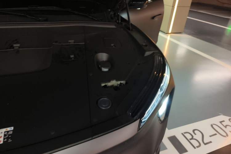 Used Nio EC6 2024 75 kWh Engine Bay Left