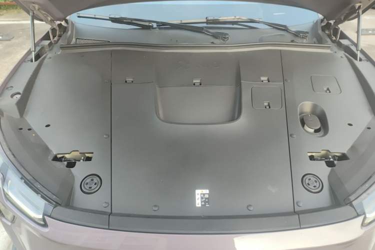 Used Nio EC6 2024 75 kWh Engine Bay