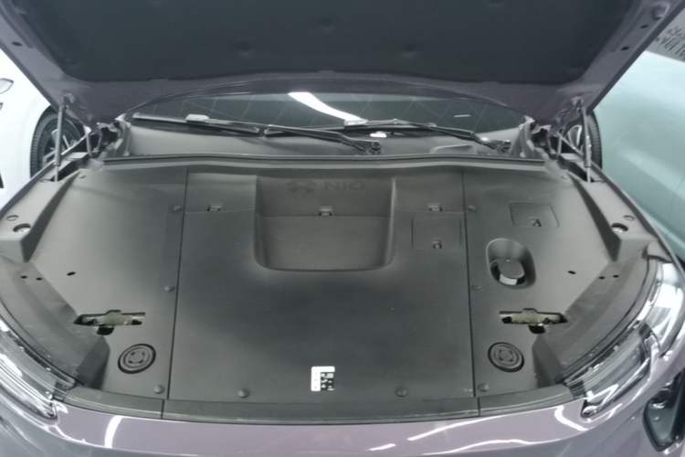 Used Nio EC6 2024 75 kWh Engine Bay