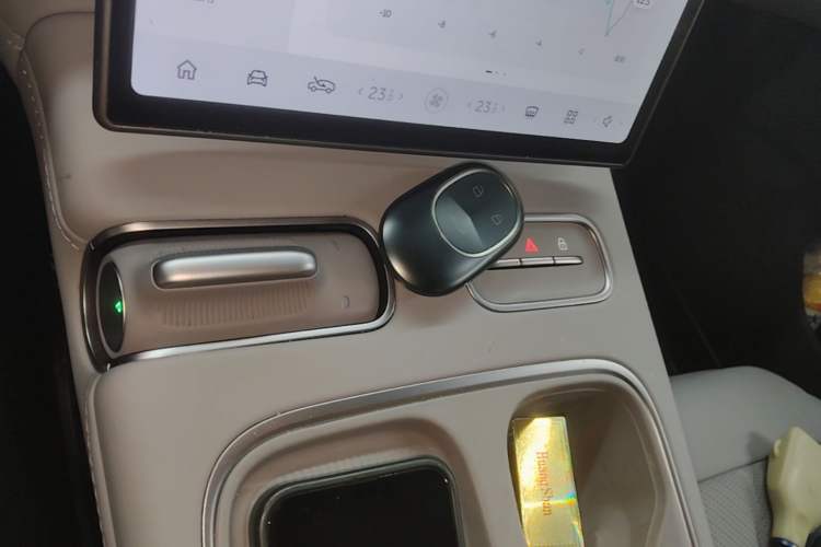 Used Nio EC6 2024 75 kWh Gear Lever