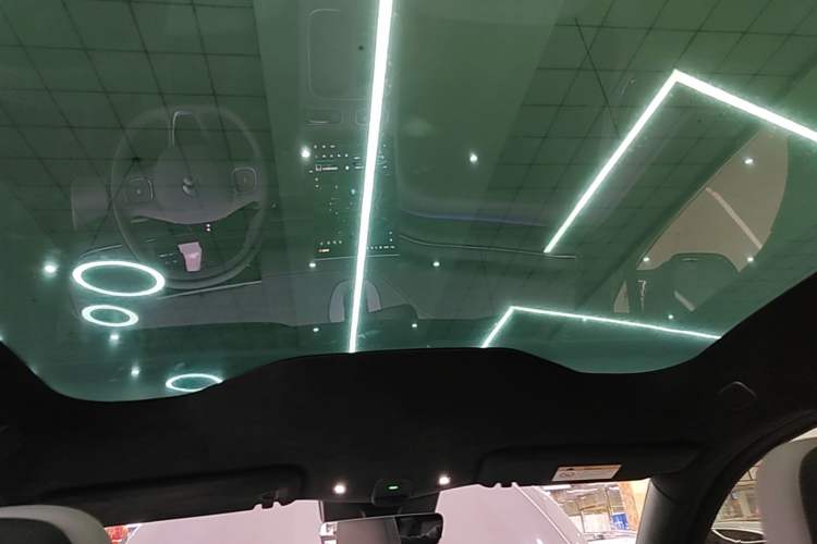Used Nio EC6 2024 75 kWh Headliner
