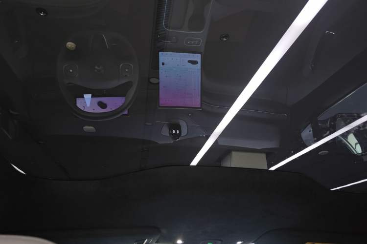 Used Nio EC6 2024 75 kWh Headliner