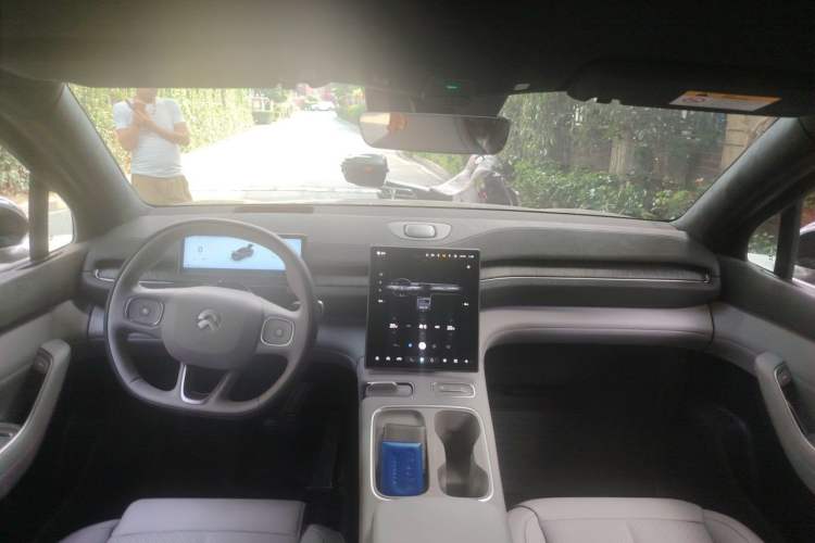 Used Nio EC6 2024 75 kWh Headliner