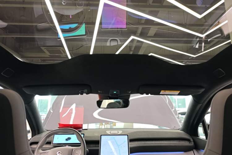 Used Nio EC6 2024 75 kWh Headliner