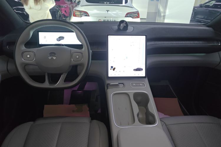 Used Nio EC6 2024 75 kWh Interior 2