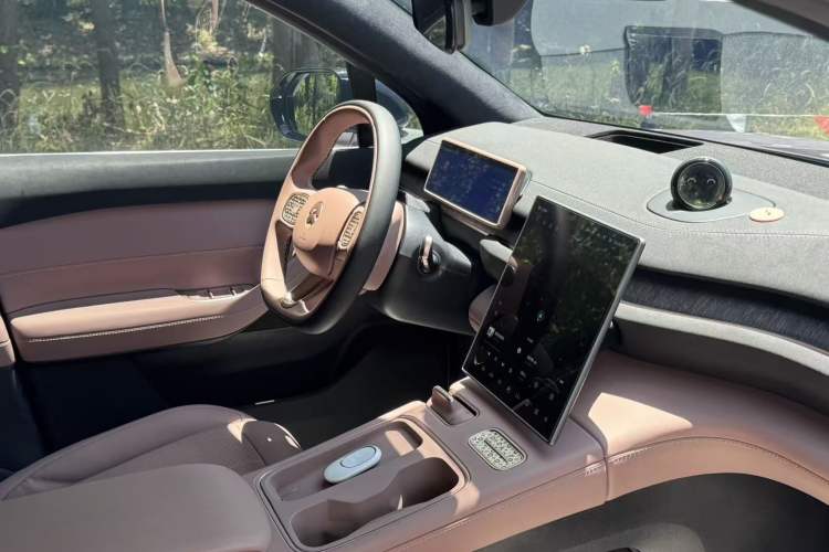 Used Nio EC6 2024 75 kWh Interior 3