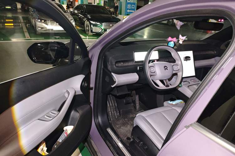 Used Nio EC6 2024 75 kWh Interior 3
