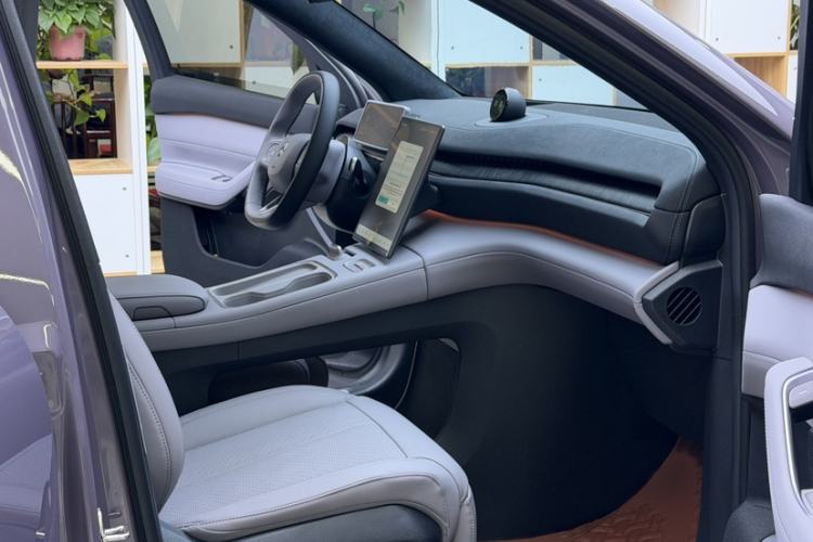 Used Nio EC6 2024 75 kWh Interior 4
