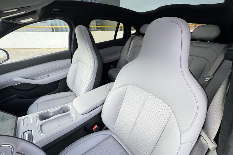 Used Nio EC6 2024 75 kWh Interior 5