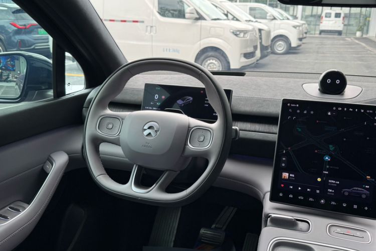 Used Nio EC6 2024 75 kWh Interior 7