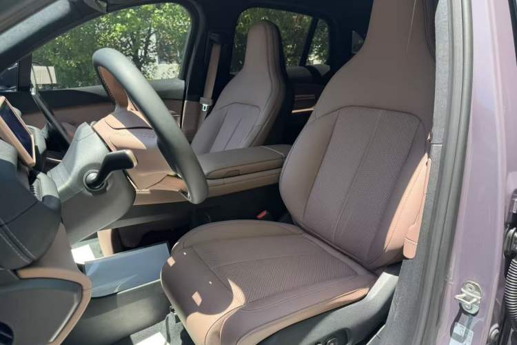 Used Nio EC6 2024 75 kWh Interior 7