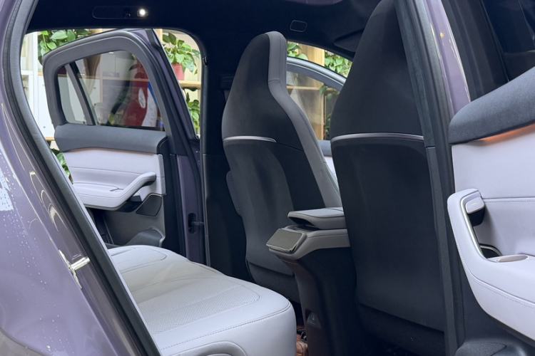 Used Nio EC6 2024 75 kWh Interior 8