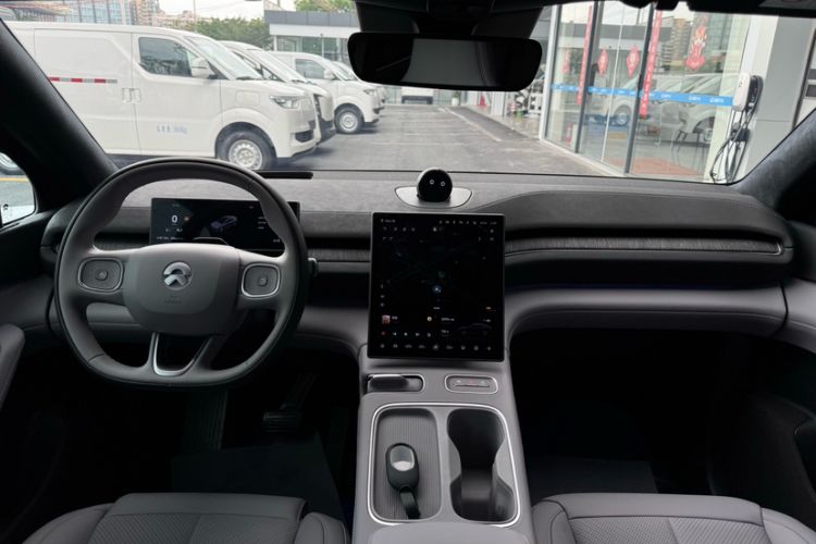 Used Nio EC6 2024 75 kWh Interior 9