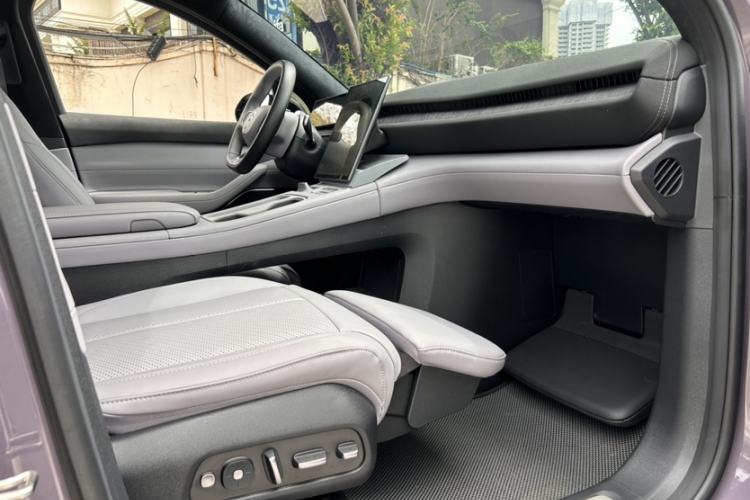 Used Nio EC6 2024 75 kWh Interior 9