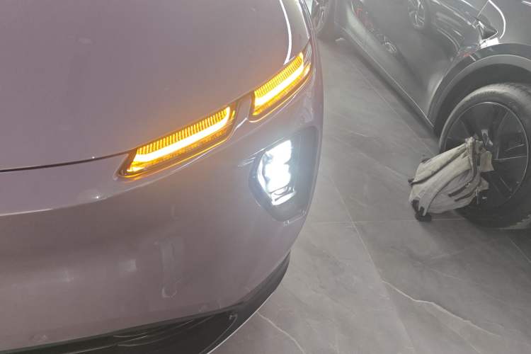 Used Nio EC6 2024 75 kWh Left Front Headlight