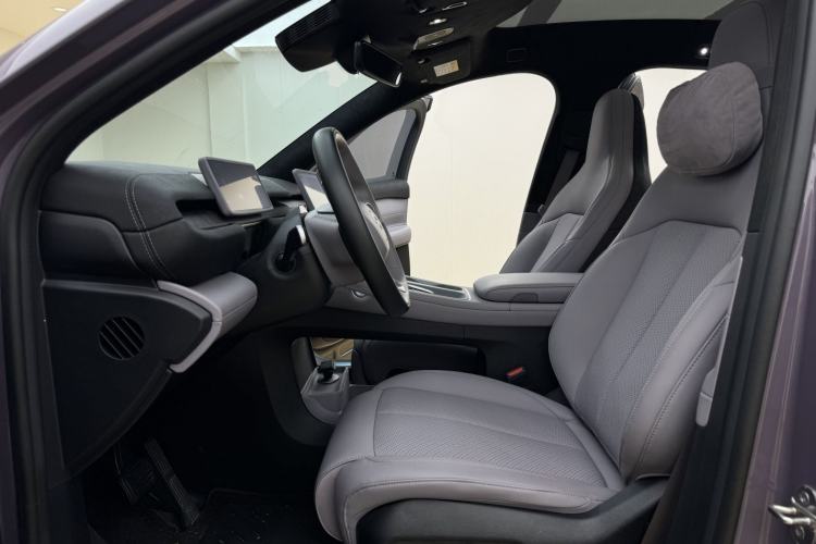 Used Nio EC6 2024 75 kWh Left Front Seat