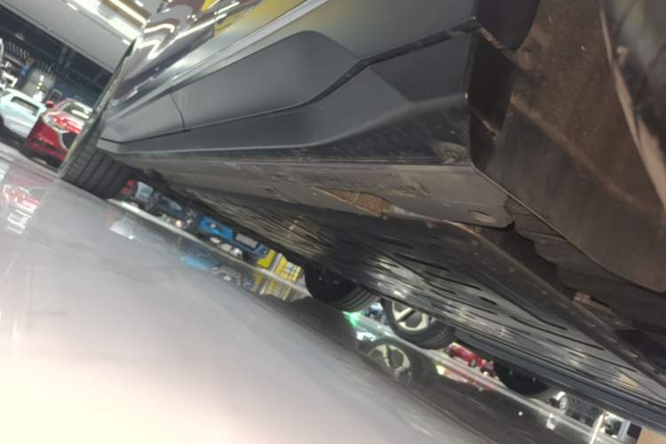 Used Nio EC6 2024 75 kWh Left Side Sill