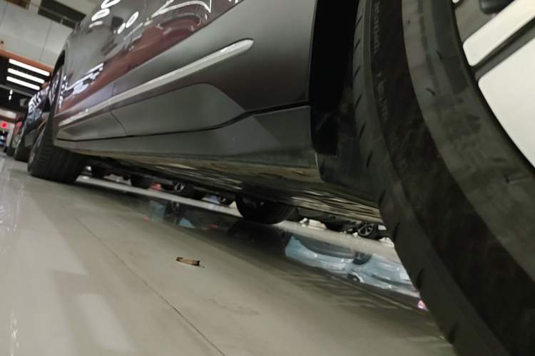 Used Nio EC6 2024 75 kWh Left Side Sill