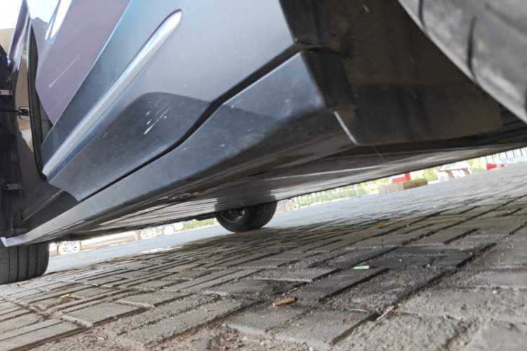 Used Nio EC6 2024 75 kWh Left Side Sill