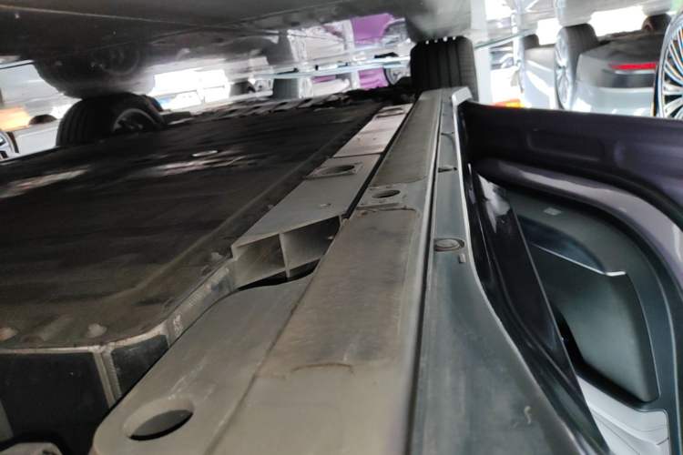 Used Nio EC6 2024 75 kWh Left Side Sill