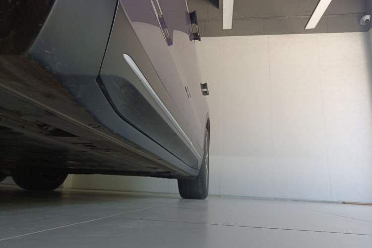 Used Nio EC6 2024 75 kWh Left Side Sill