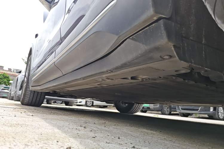 Used Nio EC6 2024 75 kWh Left Side Sill