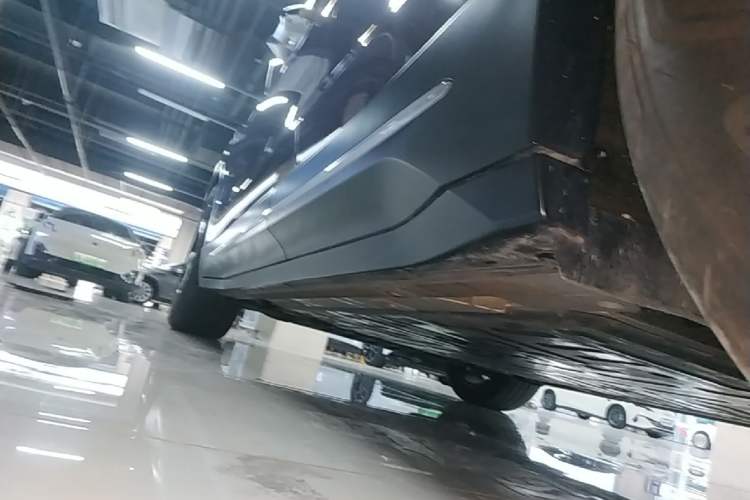 Used Nio EC6 2024 75 kWh Left Side Sill