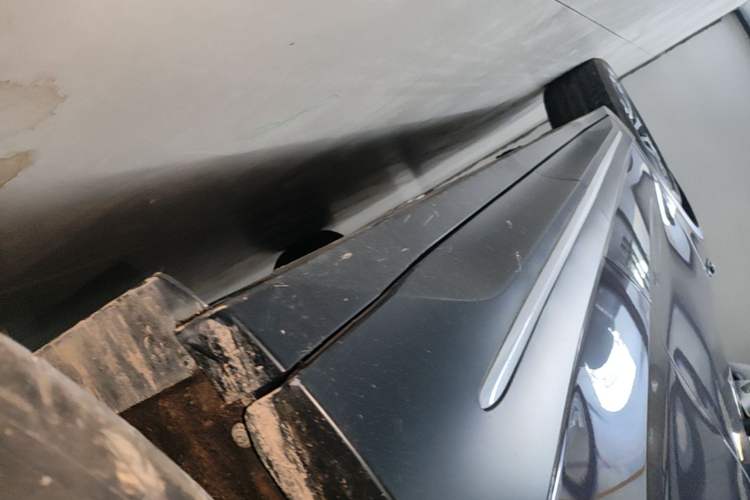 Used Nio EC6 2024 75 kWh Left Side Sill