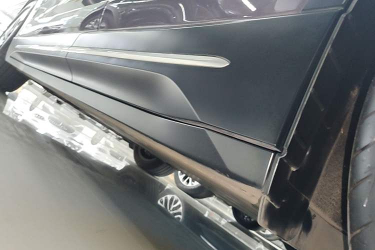 Used Nio EC6 2024 75 kWh Left Side Sill