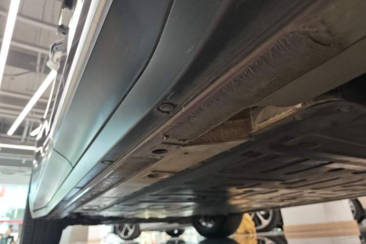 Used Nio EC6 2024 75 kWh Left Side Sill