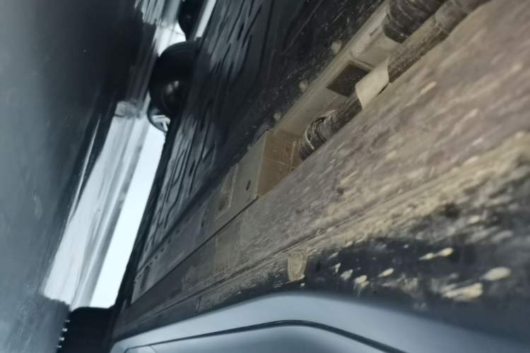 Used Nio EC6 2024 75 kWh Left Side Sill